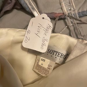 Maggie Sottero Wedding Dress is new with tags